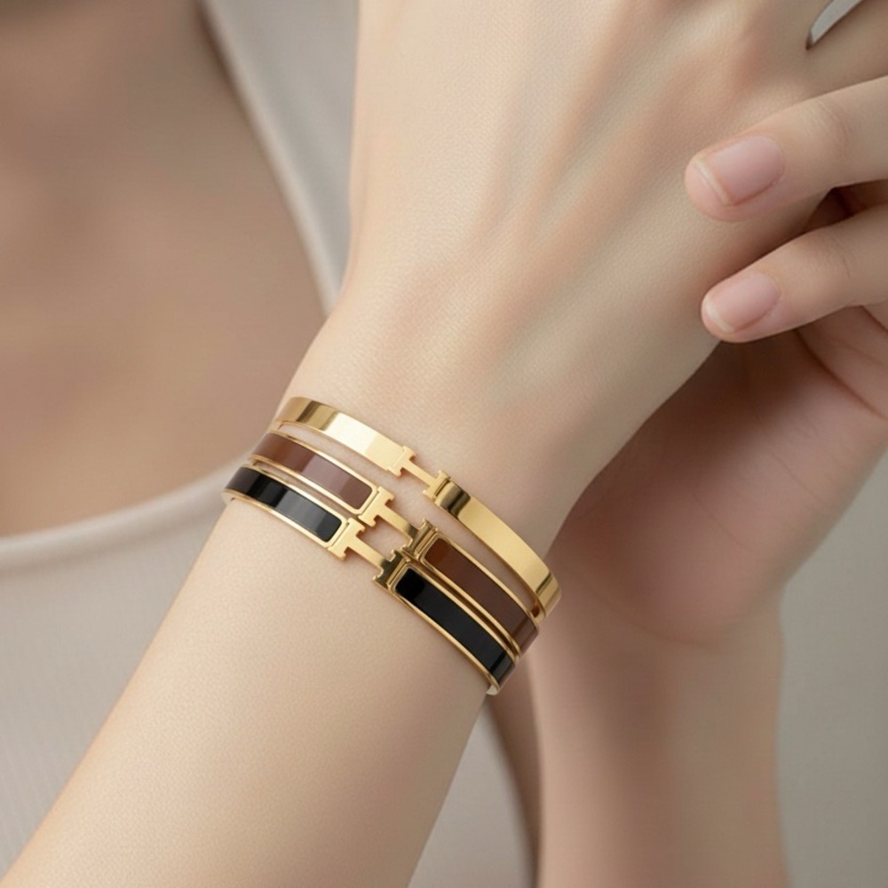 Elegant Gold and Black Bracelet - Picture 3 of 3